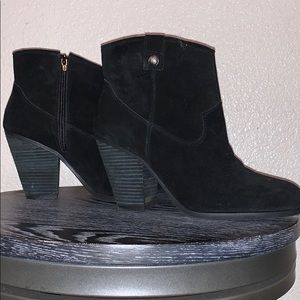 Black suede Vince Cumuto boots